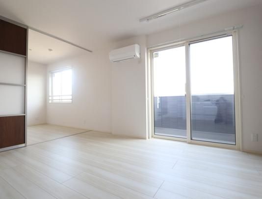 �y���̑��z�@302�@���r���O