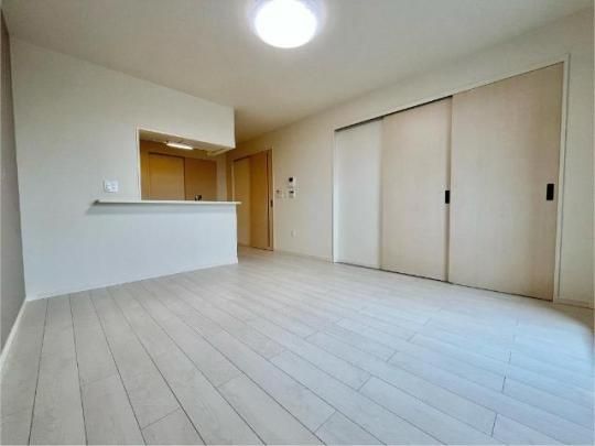 �y���̑��z�@����E�N���X�̐F�͑��Ⴊ�������܂��i�C��