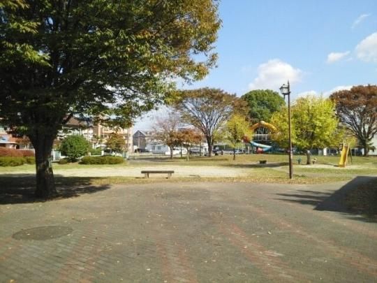 【周辺】　八王寺中央公園：700m