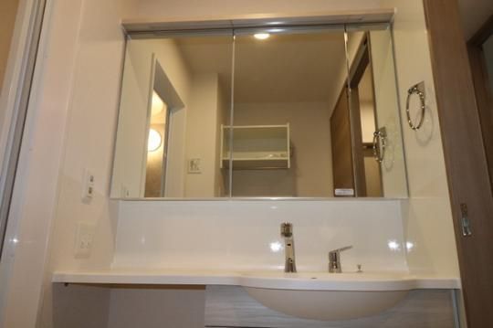 �y���̑��z�@�������ʉ��ϑ�