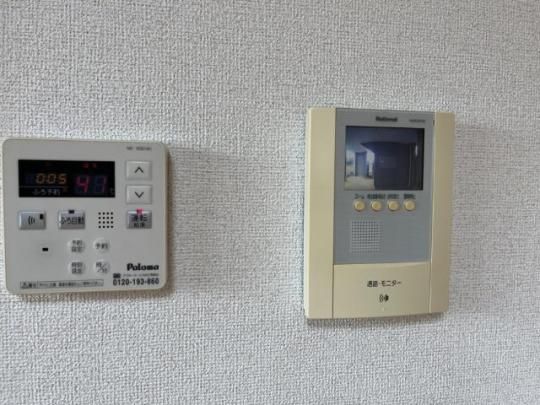 �y���̑��z�@�J���[���j�^�[�z��