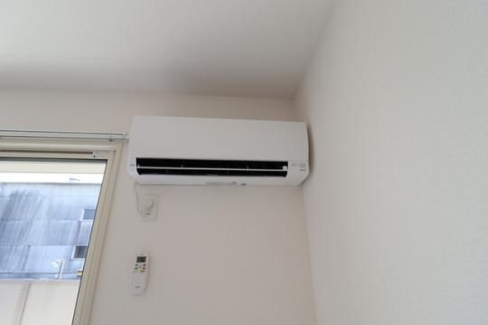 �y���̑��z�@�P�O�R�@�G�A�R��