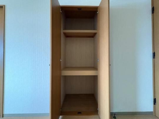 �y���̑��z�@���r���O���[