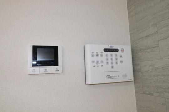 �y���̑��z�@���j�^�t���C���^�[�z��