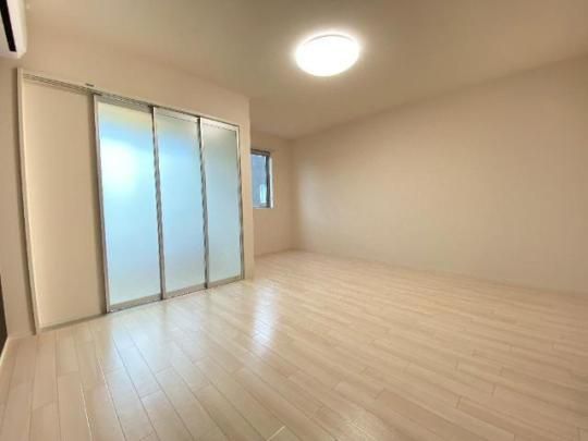 �y���̑��z�@���r���O�i�C���[�W�j