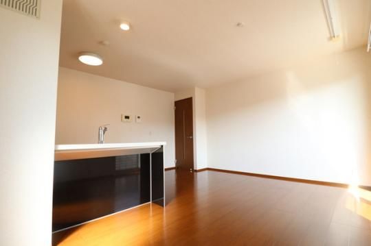 �y���̑��z�@201�@���r���O