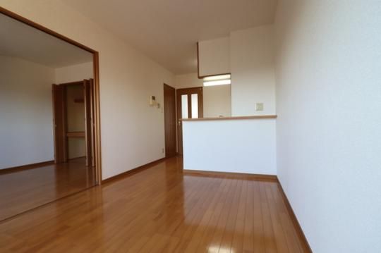 �y���̑��z�@302�@���r���O