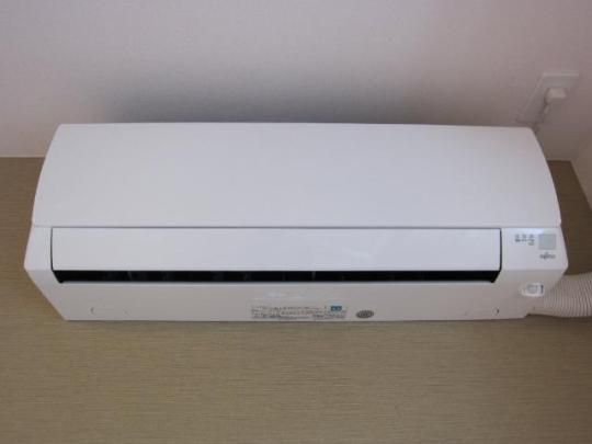 �y���̑��z�@���r���O�ɂ̓G�A�R���t��