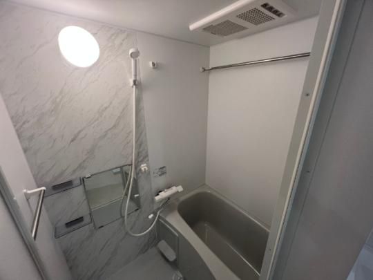 �y���̑��z�@�o�X�^�V�����[