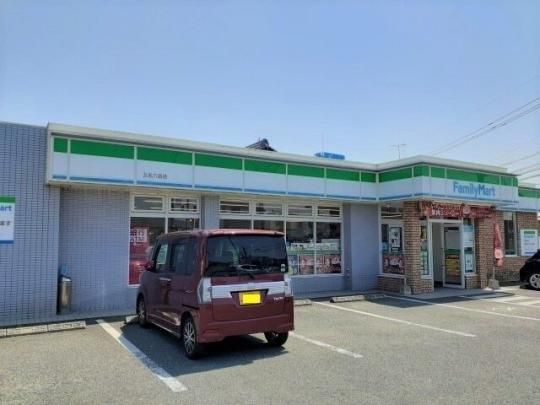 【周辺】　ファミリーマート六田店：270m