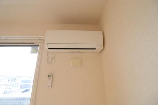 �y���̑��z�@303�@�G�A�R��