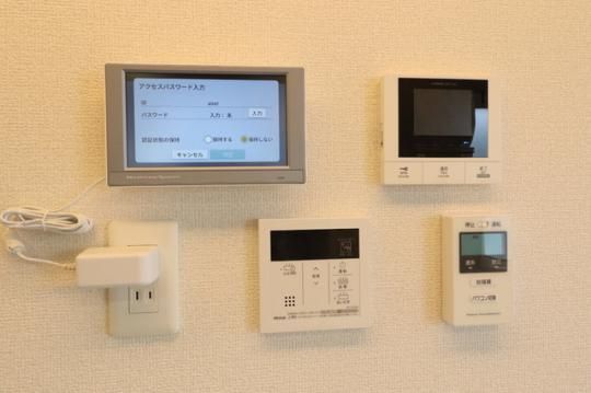 �y���̑��z�@���j�^�t���C���^�[�z��