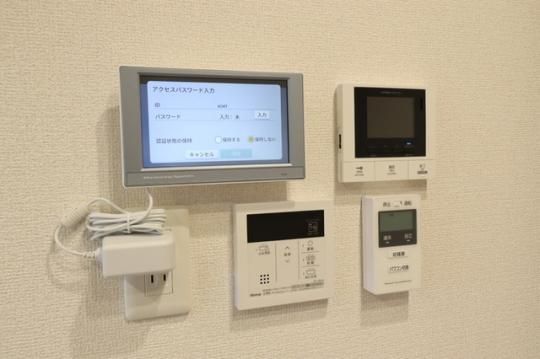 �y���̑��z�@���j�^�t���C���^�[�z��