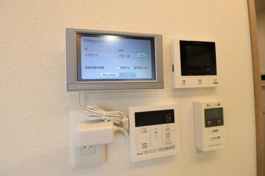 �y���̑��z�@���j�^�t�C���^�[�z��