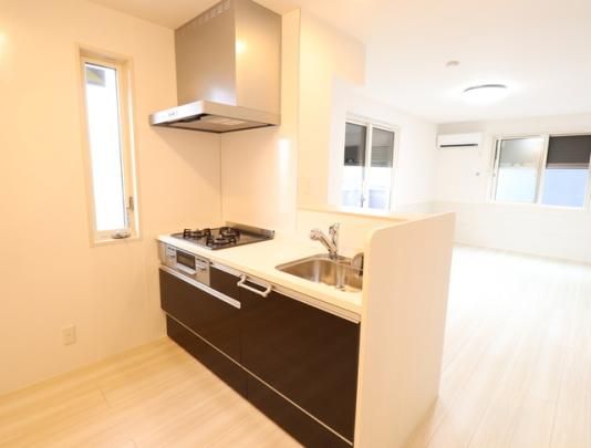 �y���̑��z�@303�@�ΖʃL�b�`��