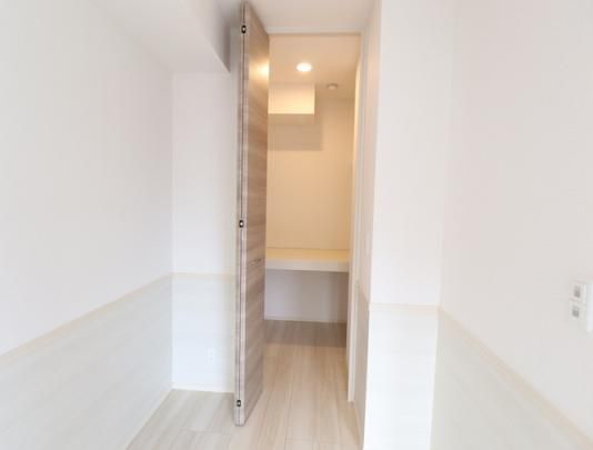 �y���̑��z�@303�@�E�H�[�N�C���N���[�[�b�g