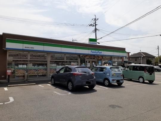 �y���Ӂz�@�t�@�~���[�}�[�g�V�y�͌��X�F950m