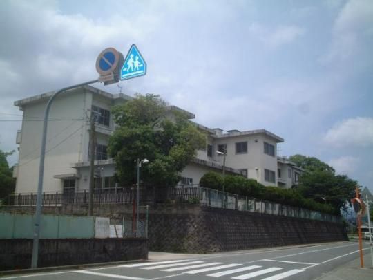 【周辺】　吉松小学校：80m